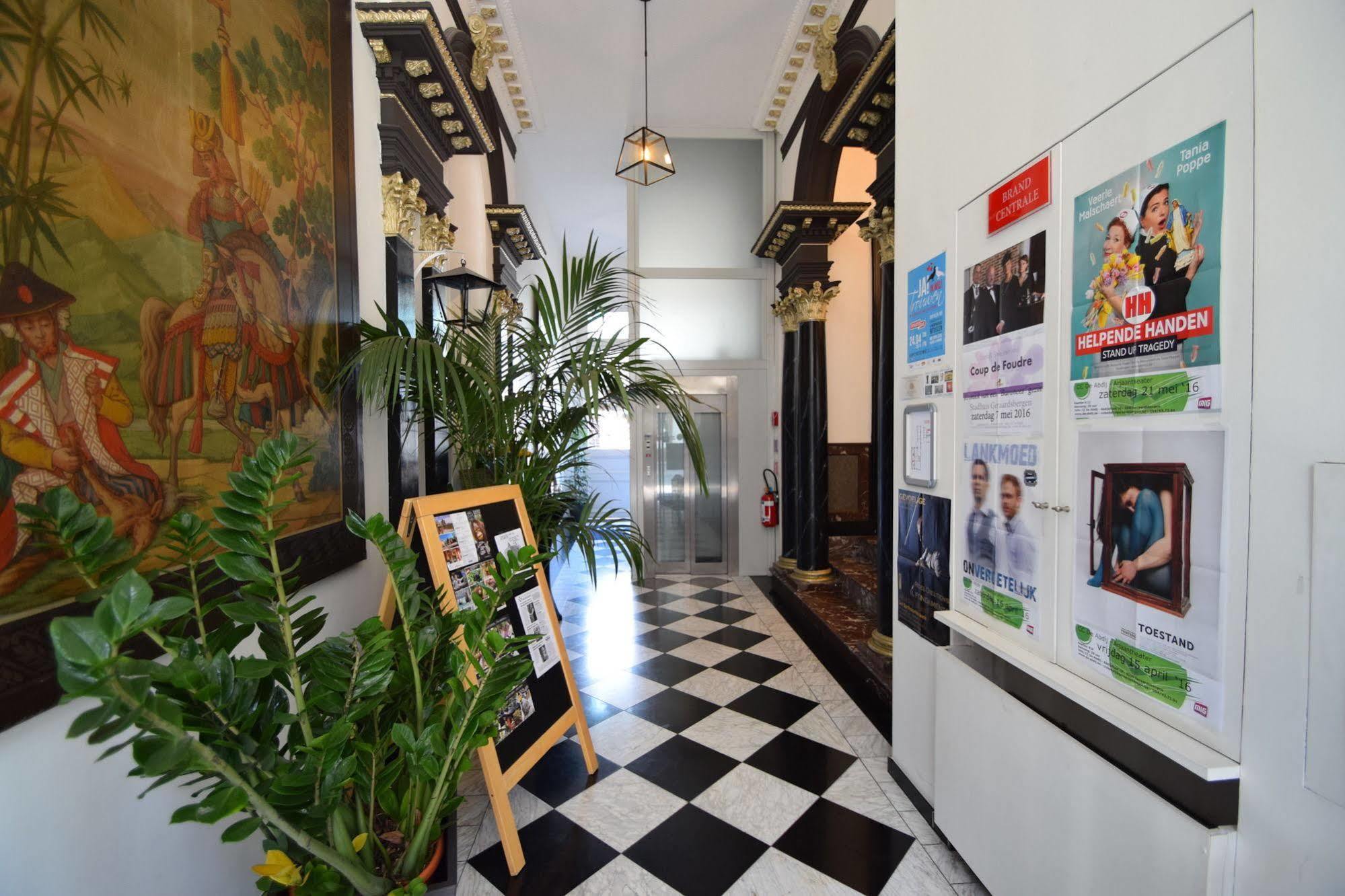 Hotel Geeraard เคราร์ดชแบร์เคน ภายนอก รูปภาพ