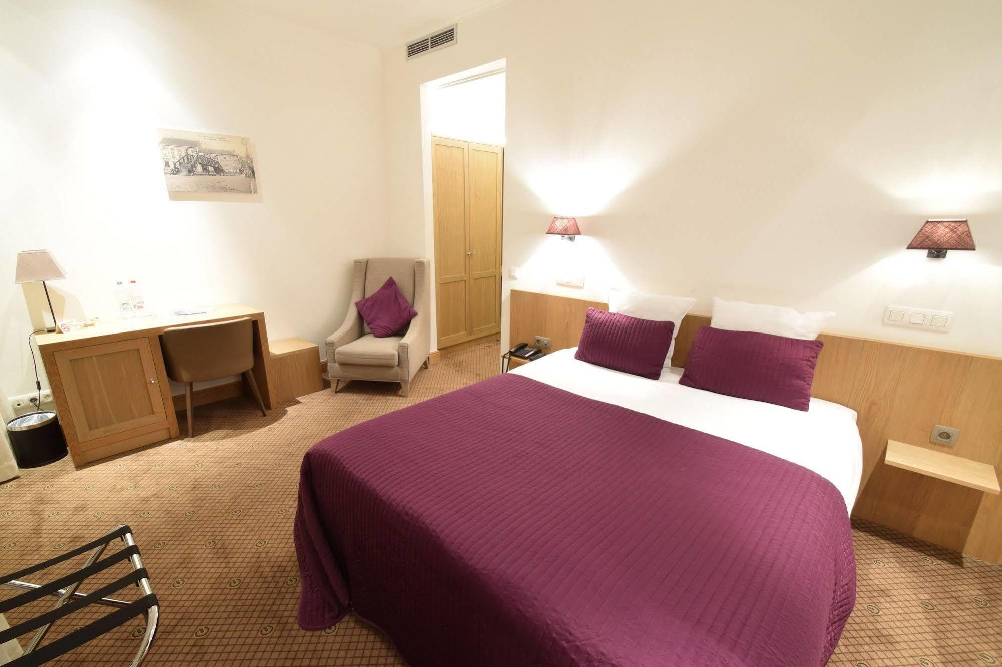 Hotel Geeraard เคราร์ดชแบร์เคน ภายนอก รูปภาพ