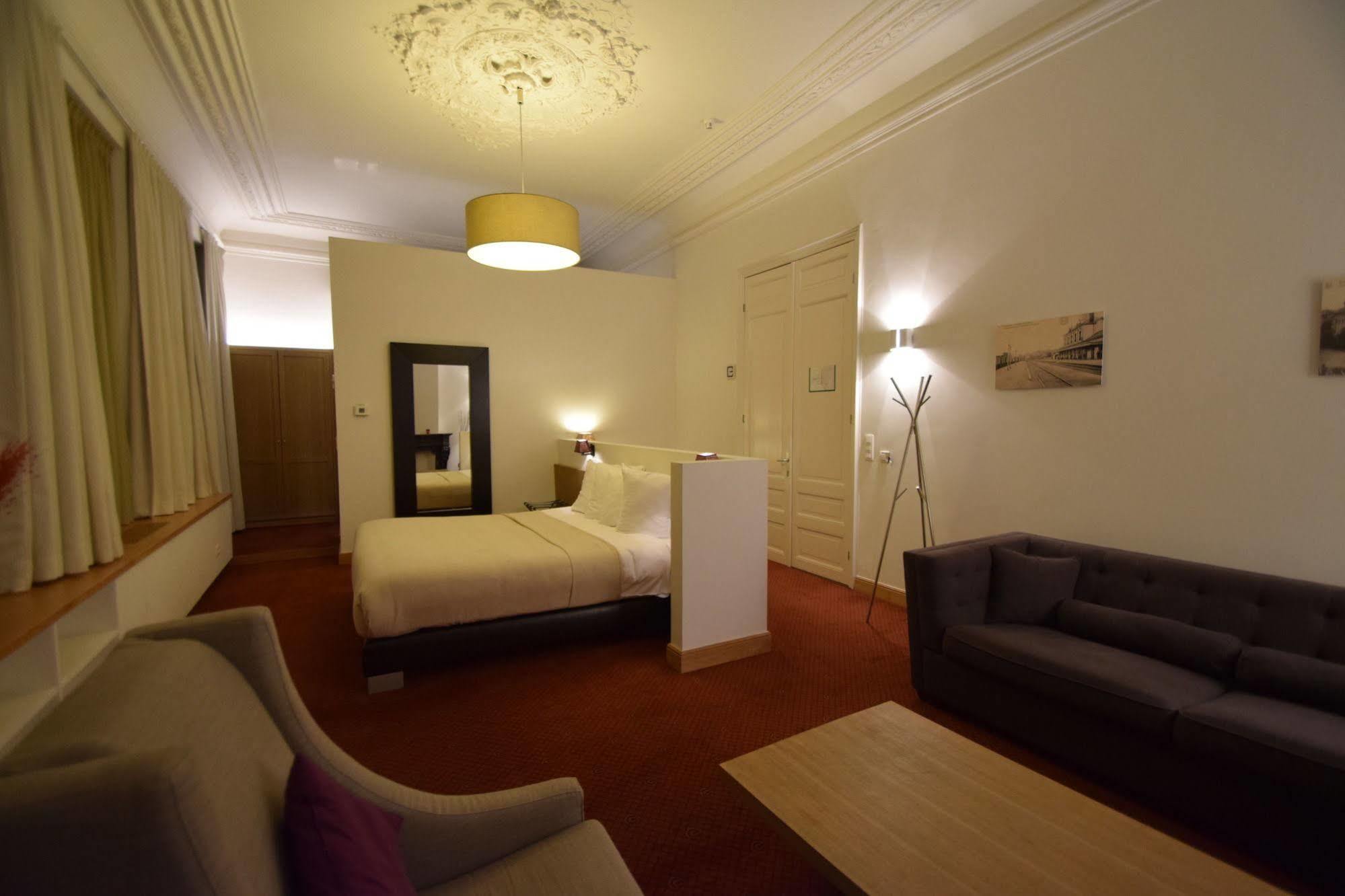 Hotel Geeraard เคราร์ดชแบร์เคน ภายนอก รูปภาพ