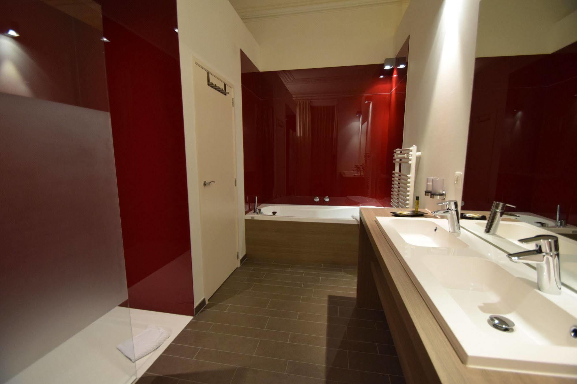 Hotel Geeraard เคราร์ดชแบร์เคน ภายนอก รูปภาพ