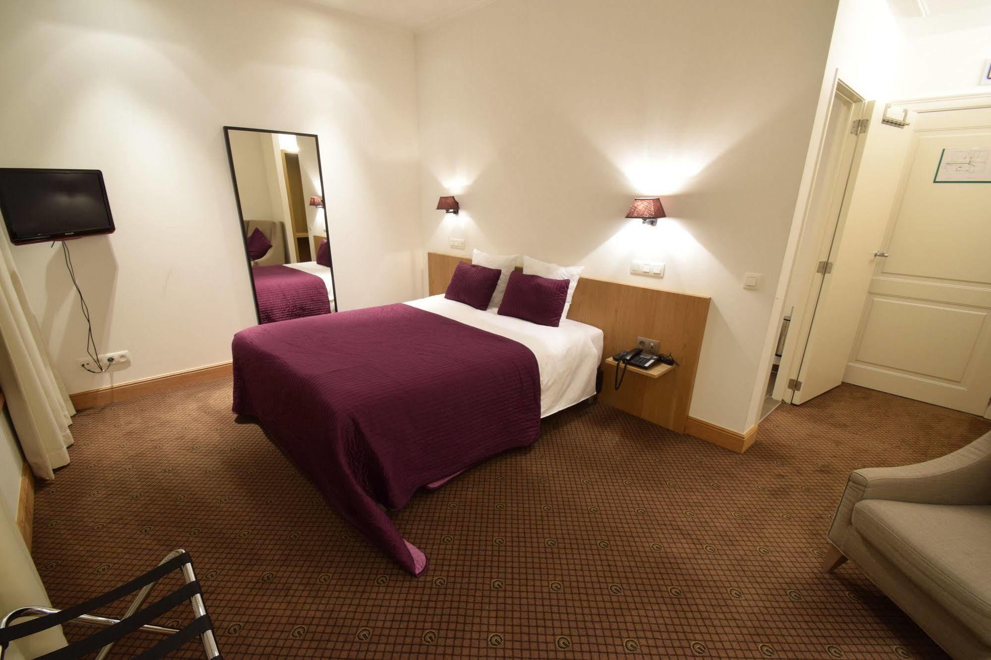 Hotel Geeraard เคราร์ดชแบร์เคน ภายนอก รูปภาพ