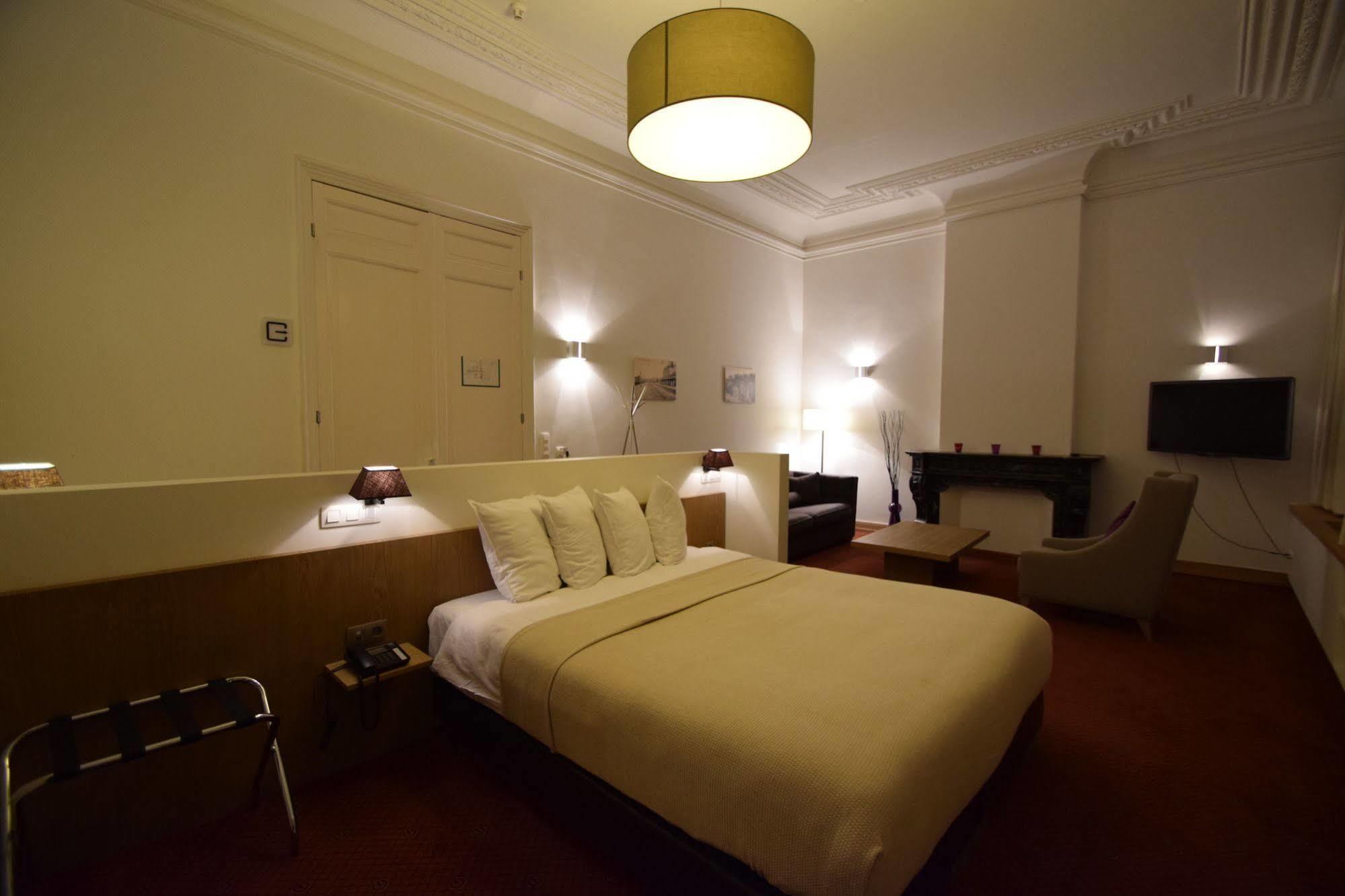 Hotel Geeraard เคราร์ดชแบร์เคน ภายนอก รูปภาพ