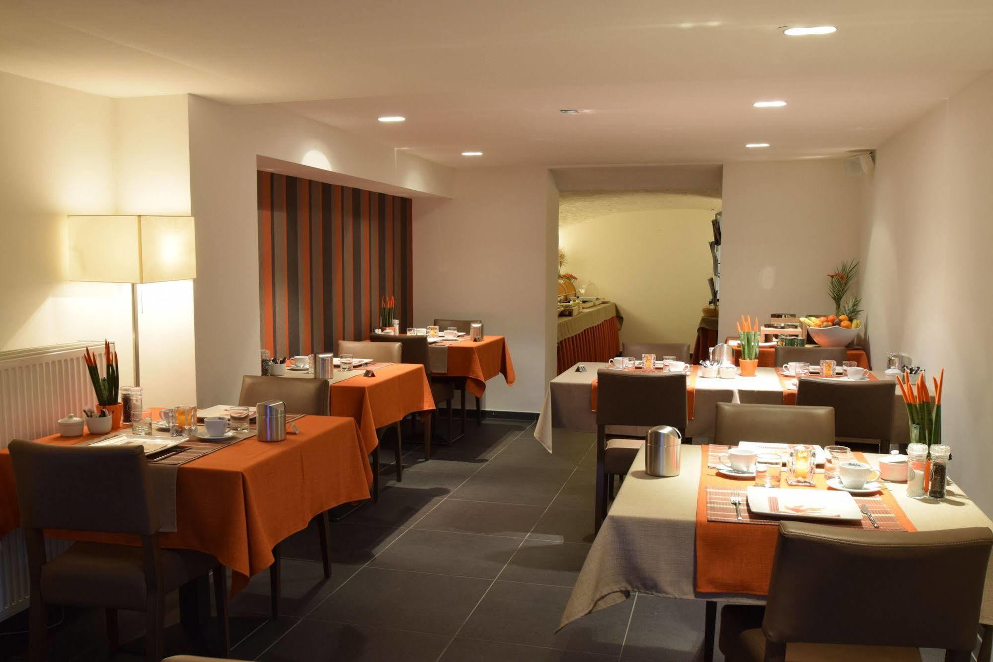 Hotel Geeraard เคราร์ดชแบร์เคน ภายนอก รูปภาพ